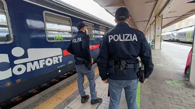 Tragedia sui binari: giovane trovato morto sul tetto di un treno merci