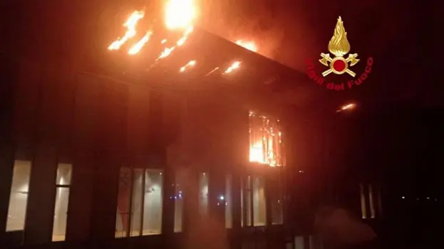 Incendio al Viola Park di Firenze: fiamme nel padiglione dei giovani calciatori, quattro intossicati