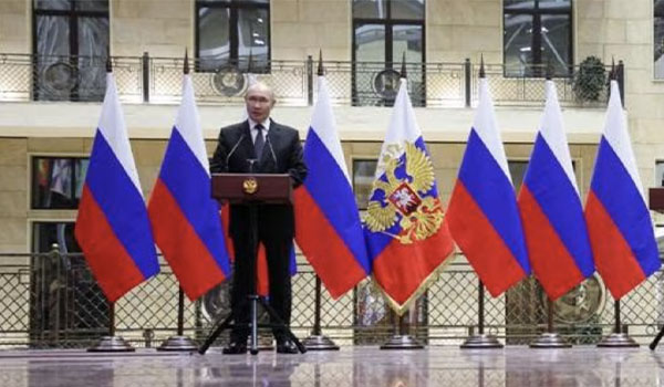 Guerra in Ucraina, Putin attacca l’Europa e rilancia sul Donbass