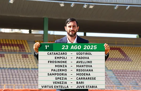 Catanzaro, svelato il calendario: Mister Aquilani “Esordio in casa perfetto per sentire il calore dei tifosi”