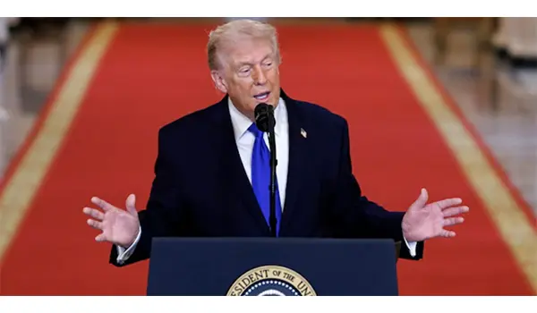Guerra Iran-USA, Trump annuncia passi avanti sull’accordo: Teheran frena sul nucleare e su Hormuz