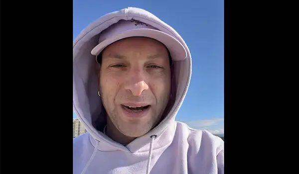 Clementino a Catanzaro: il messaggio sul vivere la vita “in larghezza” per Capodanno Rai 1 (Video)