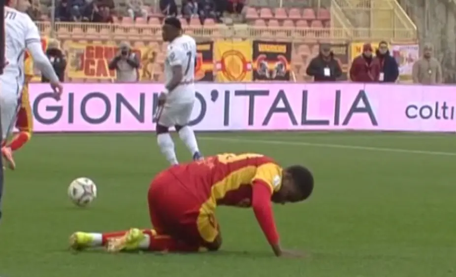 Catanzaro, infortunio Cisse: lesione all’adduttore destro e lungo stop in Serie B