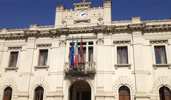 Reggio Calabria, il Comune replica alle accuse: “Nessuna morosità per l’acqua, affermazioni false”