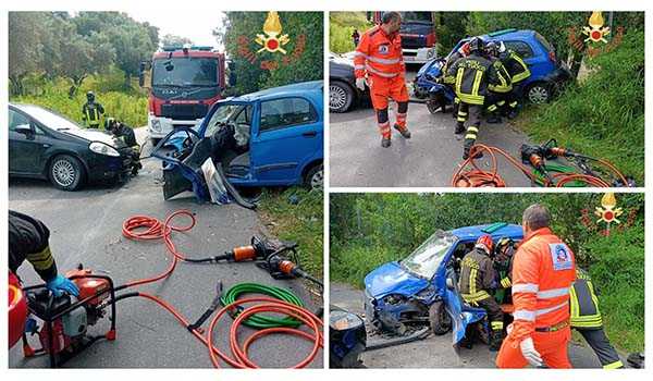 Violento scontro tra auto a Carfizzi: due feriti gravi, intervengono elisoccorso e Vvf