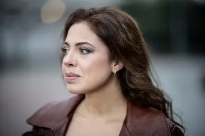 La regina italiana del jazz manouche Melamanouche torna con “No Contact”, una virata pop tra isolamento e desiderio di connessione