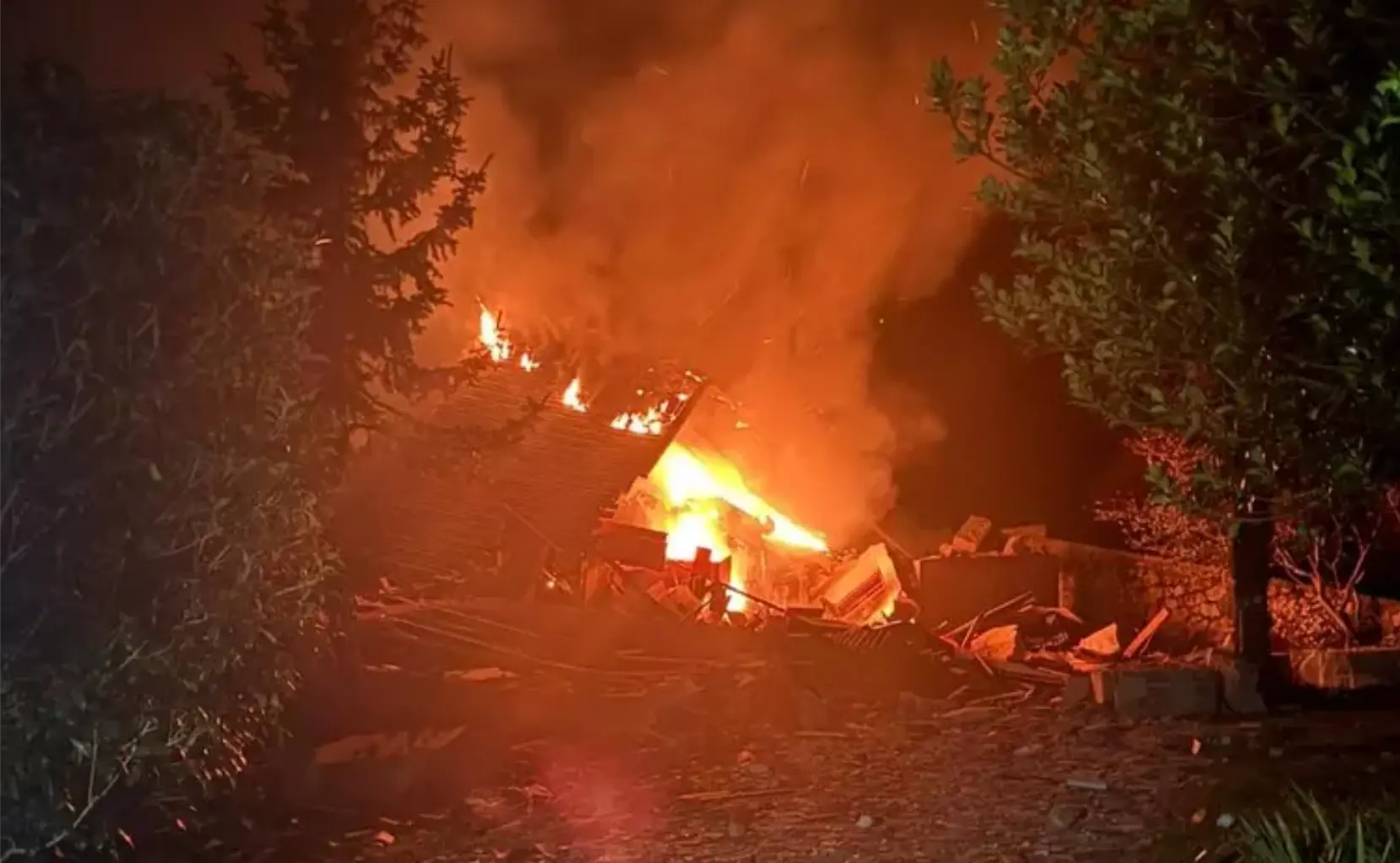 Explosione in Molazzana: si cercano due dispersi tra le macerie di una villetta