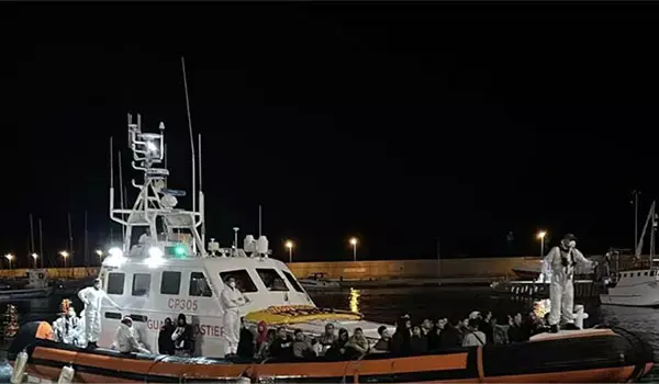 Nuovo sbarco di migranti a Roccella Ionica: arrivati in 81 su una barca a vela