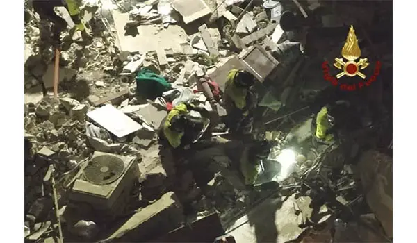 Crollo edificio a Messina, trovata la seconda vittima: continuano senza sosta le ricerche dei dispersi