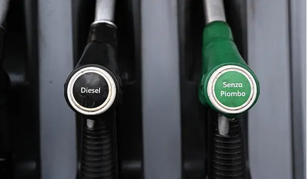 Decreto carburanti 2026 pubblicato in Gazzetta: taglio accise attivo da oggi