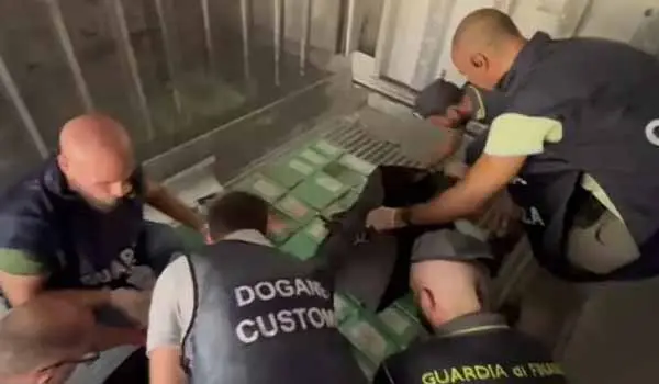 Droga. Gioia Tauro, sequestrati 288 chili di cocaina: valore 46 milioni di euro