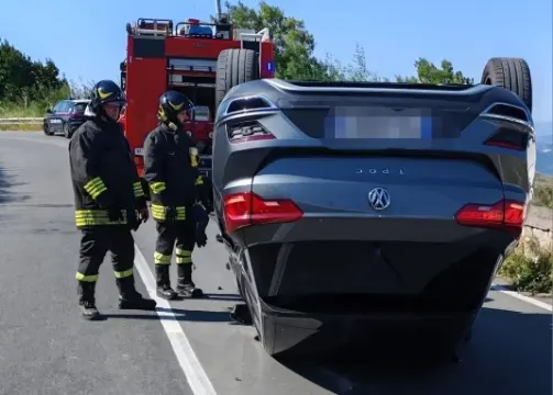 Incidente stradale in via Vincenzo Aloi – Intervento dei Vigili del Fuoco di Catanzaro