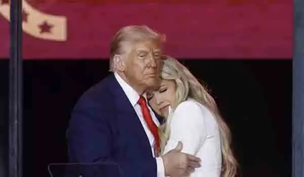 Funerale di Charlie Kirk: Trump e 200.000 persone lo celebrano come simbolo di libertà