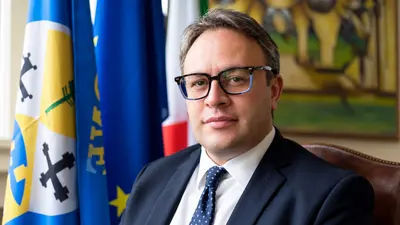Occhiuto confonde i rappresentanti politici con il suo ufficio stampa