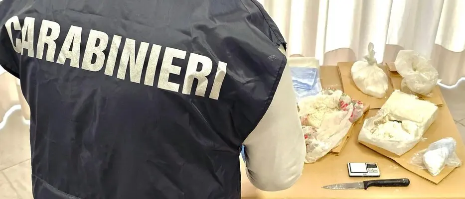 Lamezia Terme, cocaina nascosta in un armadio: arrestato 41enne per spaccio