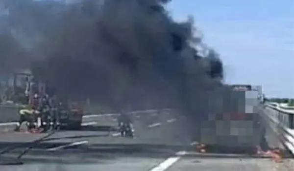 Auto in fiamme sulla SS106 quattro persone morte nell’area di servizio