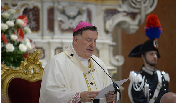 Una luce per tempi bui: l’augurio di Natale di Mons. Claudio Maniago