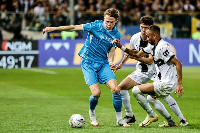 Serie A, il Napoli vede lo scudetto: +1 sull'Inter a 90 minuti dal trionfo. Juventus lanciata verso la Champions