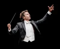 Gustavo Gimeno dirige la Filarmonica della Scala nella Prova Aperta a sostegno del progetto "Adulti domani"