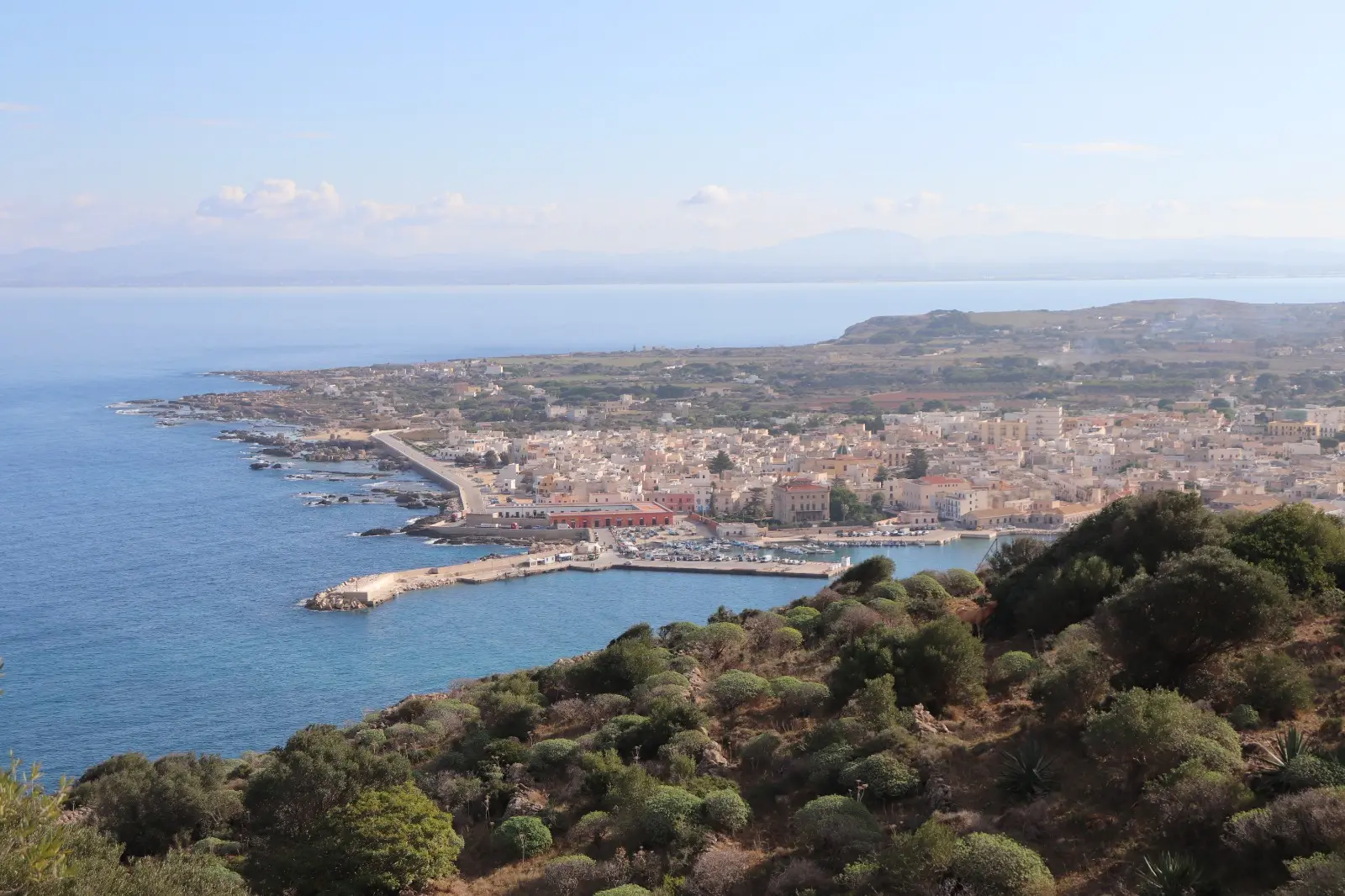 SEA Favignana rassicura gli abitanti dell’isola: “Distacchi di energia elettrica e scavi stradali necessari per ampliare la rete, stiamo lavorando per voi”