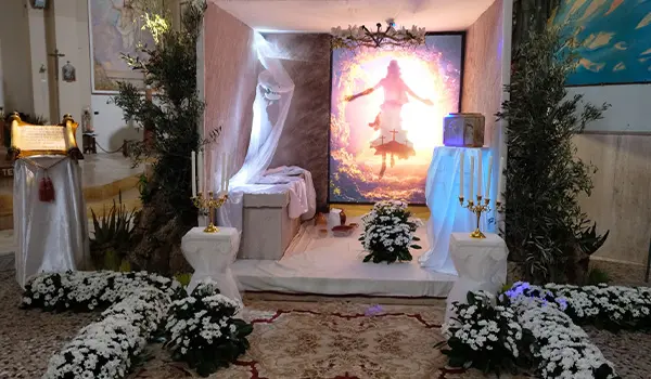 Non è la Fine, ma l’Inizio: il Segno della Vita nell’Altare del Giovedì Santo