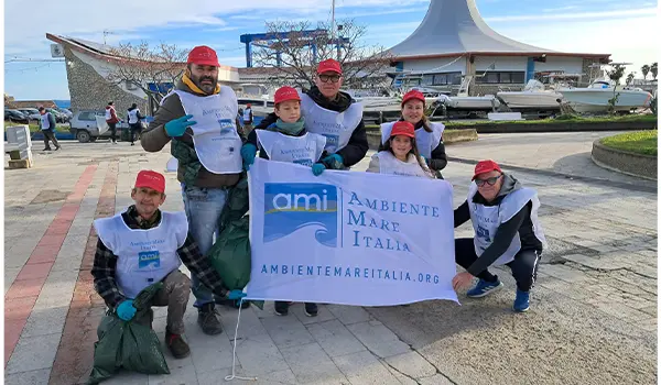 Ambiente Mare Italia e Lega navale in prima linea a Cirò Marina dopo il ciclone Harry