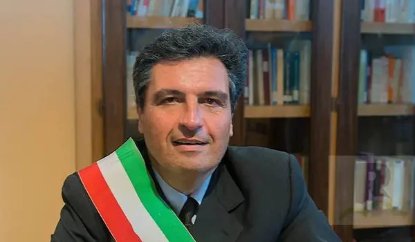 Estate 2025: il sindaco di Tiriolo attiva navetta per il mare da Tiriolo e Miglierina a Catanzaro Lido