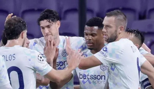 Champions League: Inter travolgente a Bruxelles, Napoli in crisi nera a Eindhoven