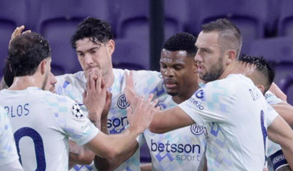 Champions League: Inter travolgente a Bruxelles, Napoli in crisi nera a Eindhoven
