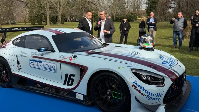 Fascicolo corre nel Campionato Italiano Gran Turismo con Stratia Motorsport