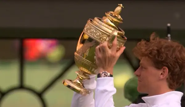  Sinner conquista Wimbledon: battuto Alcaraz in 4 set e trionfo storico a Londra