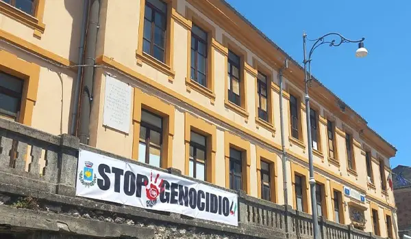 “Stop genocidio a Gaza”: il comune di Marcellinara prende posizione contro il massacro del popolo palestinese