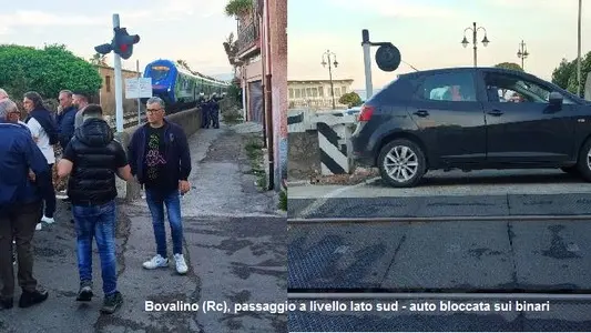 Bovalino: Momenti di panico in prossimità del passaggio a livello. Auto bloccata all’interno dei binari.