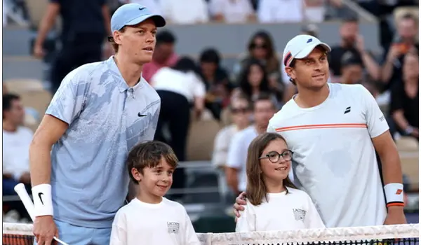 Roland Garros, Sinner parte forte: Tabur battuto in tre set. Avanti anche Arnaldi e Darderi