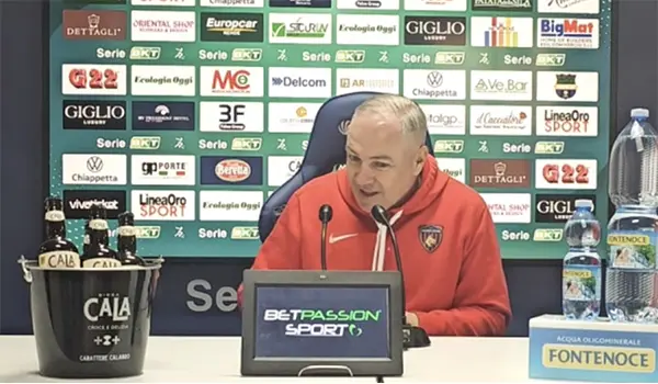 Cosenza, Alvini suona l'allarme: "Salvezza sarà un'impresa, ma ci crediamo" (Video)