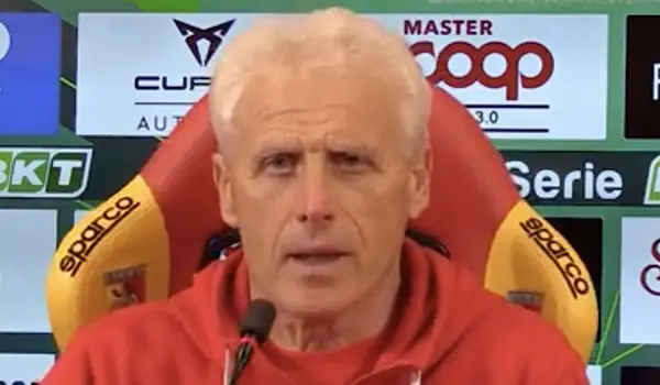Catanzaro travolge il Cosenza: 4-0 e notte fonda per i rossoblù, Mister Tortelli si scusa