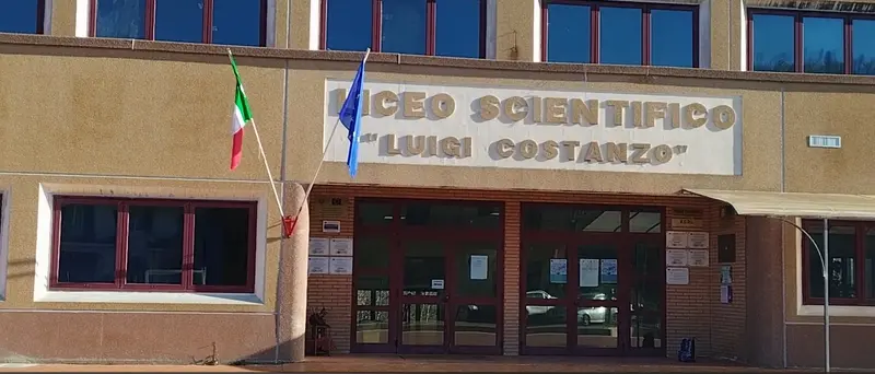 Istituto d'Istruzione Superiore "L. Costanzo" di Decollatura: "Scelta ideale per i giovani studenti"