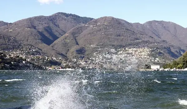 Tragedia sul Lago di Como, muore un ragazzo di 15 anni dopo un tuffo in una zona vietata