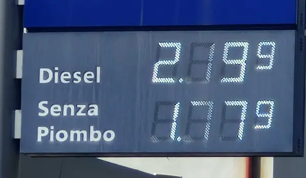Gasolio sopra i 2,1 euro al litro: rincari record in Italia tra Bolzano, Calabria e Liguria