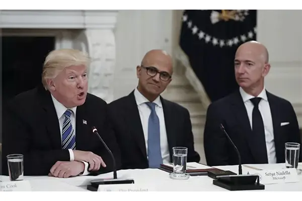 Amazon dona 1 milione di dollari per l'insediamento di Trump: Bezos incontrerà il presidente eletto