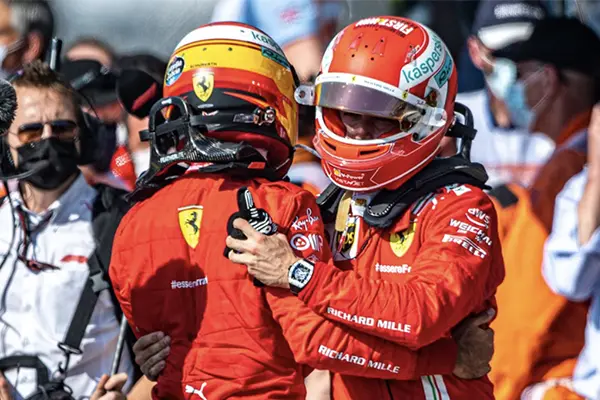 Leclerc e Sainz trionfano al GP degli Stati Uniti: doppietta Ferrari, Verstappen terzo dopo duello con Norris