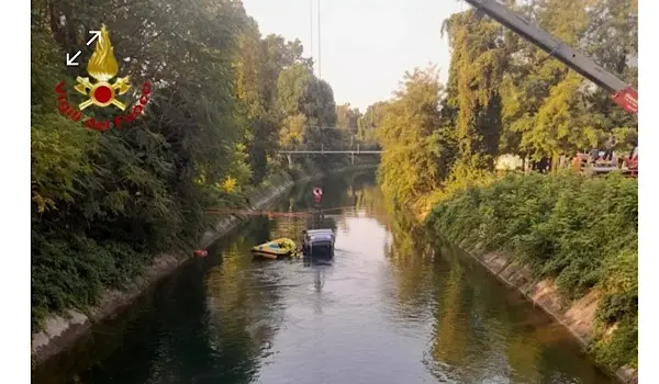 Tre giovani di 17 anni muoiono nel canale Villoresi a Senago: tragedia all’alba, indagato il conducente