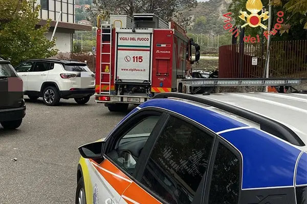 Tragedia a Cosenza: uomo folgorato in una cabina elettrica su Viale Crati. Intervento dei Vvf