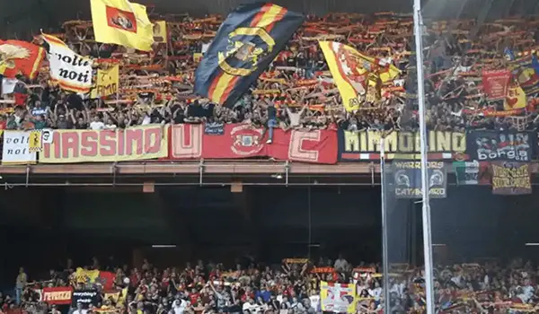 Tsunami giallorosso a Genova: 2000 tifosi del Catanzaro invadono il Ferraris