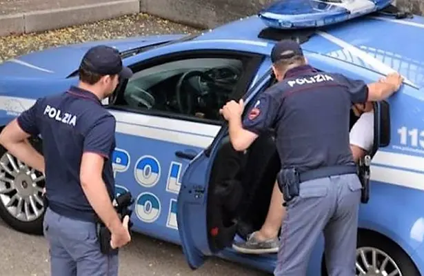 Polizia Stradale a Catanzaro, arrestato giovane lametino: prima l’aggressione agli agenti, poi l’evasione dai domiciliari
