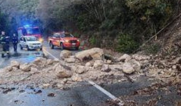 Caduta massi sulla SP 79 Ternana: strada chiusa a Piediluco, ecco i percorsi alternativi
