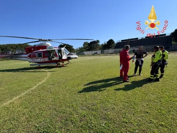Fuscaldo, escursionista disperso nei boschi: salvato dai Vvf con l’elicottero Drago VF62