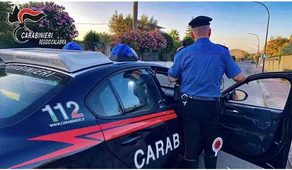 Reggio Calabria, arrestato con 16 chili di marijuana dopo inseguimento dei carabinieri