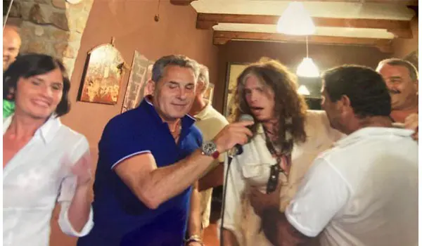 Truffa sul Museo dedicato a Steven Tyler in Calabria: indagati sindaci e dirigenti