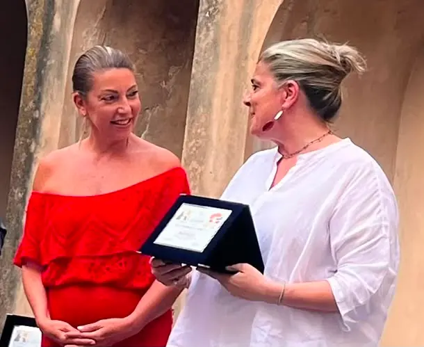 All’artista romana Patrizia Cazzola la “Menzione Raffaello” nell’ambito del concorso “Castelbuono Cuore d’Artista”. Sabrina Di Gesaro: “Premiate la raffinatezza della tecnica, la forza dello sguardo e la profondità del messaggio”